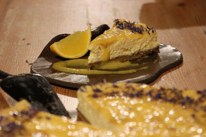 Cheesecake - sirčkova torta po receptu Jurija Smrečnika.